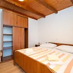 Apartments With Parking Space Kampor, Rab - 5014 * Kampor