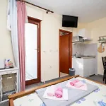 Appartement With Parking Space Kampor, Rab - 5014 *