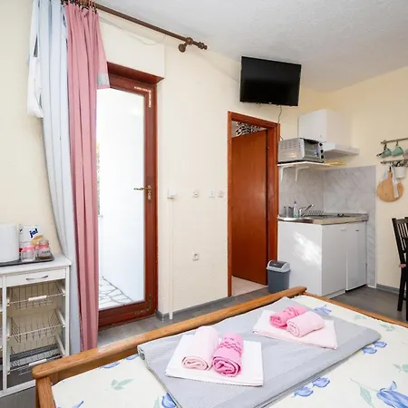 Appartement With Parking Space Kampor, Rab - 5014 *